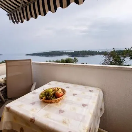 Apartman In Palit With Sea View, Terrace, Air Conditioning, Wi-fi *