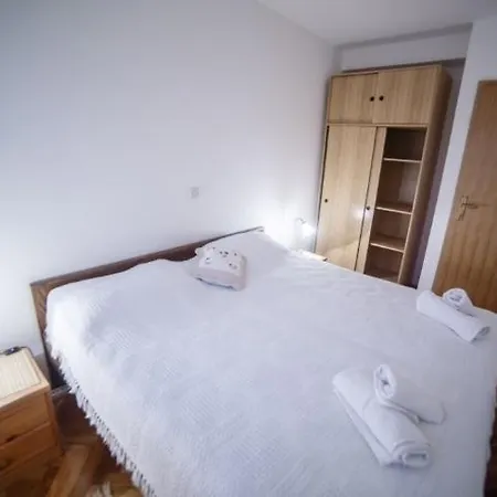 Apartman In Palit With Sea View, Terrace, Air Conditioning, Wi-fi *