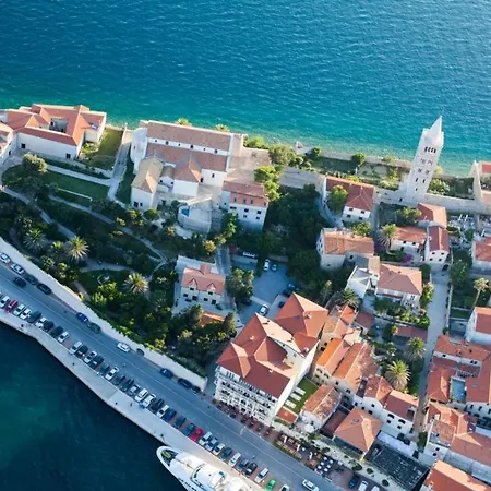 Apartman In Palit With Sea View, Terrace, Air Conditioning, Wi-fi